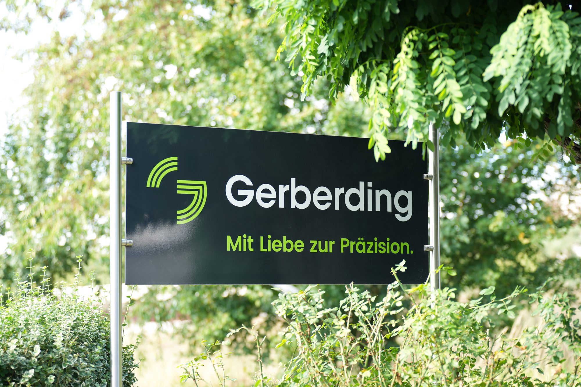 Firmenschild Gerberding mit dem Claim Mit Liebe zur Pr&auml;zision